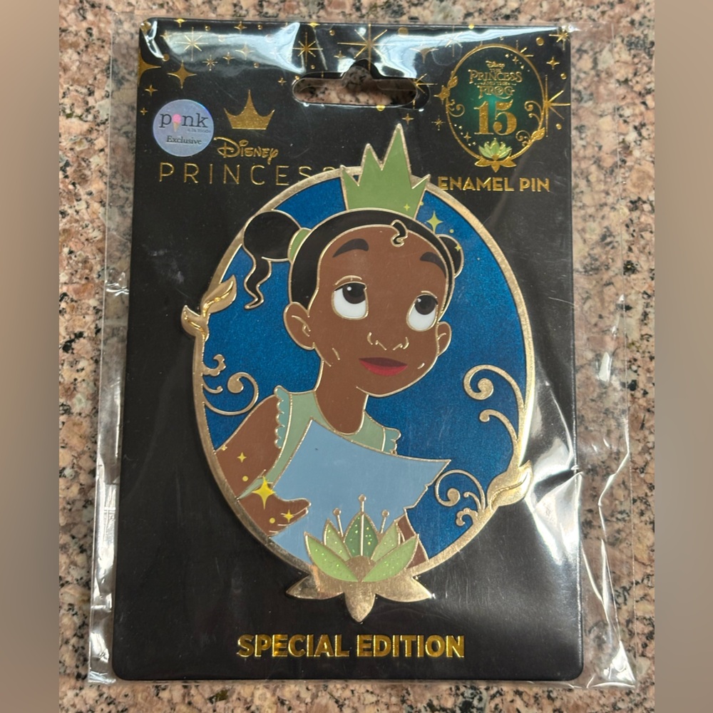 LE 300 Princess and the Frog 15th Anniversary - Young Tiana Jumbo Pin